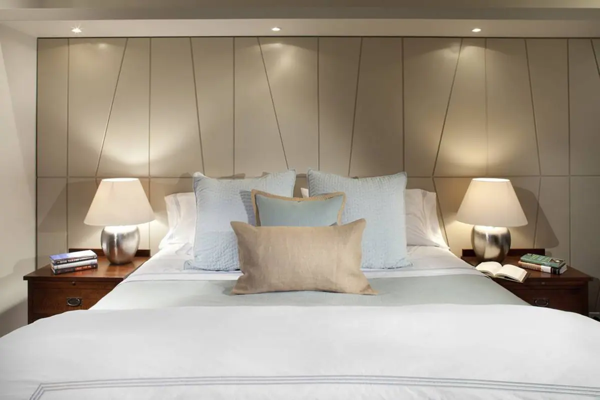 I Segreti dell’Illuminazione Perfetta per la Camera da Letto