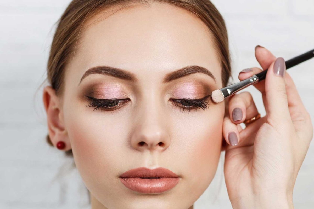 Maquillage Acquerello: la Nuova Tendenza che Conquista le Passerelle Mondiali