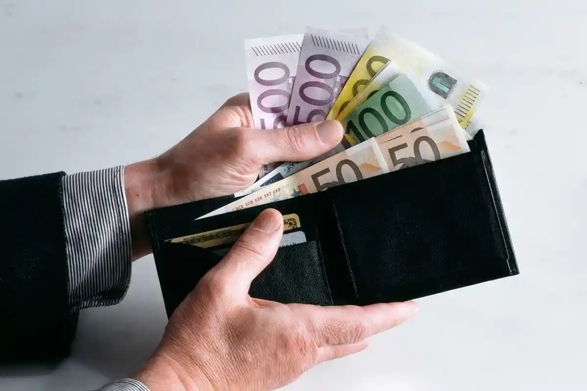 Quattro Passi per un Rapporto Consapevole con il Denaro nel 2025