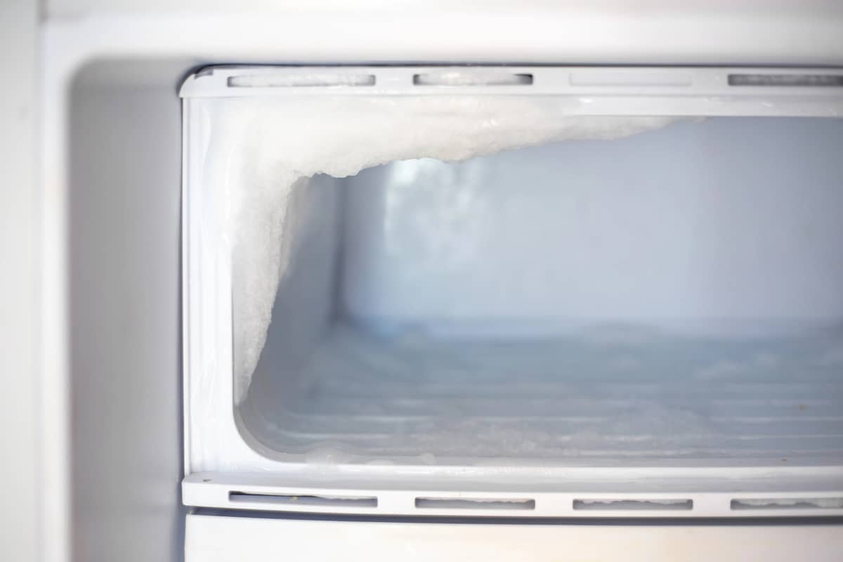 Come Rimuovere il Ghiaccio dal Freezer con Sale in Soli 2 Minuti