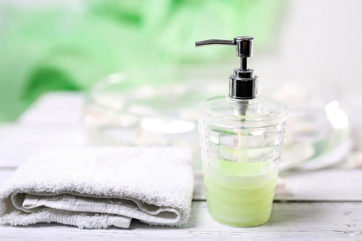 Come preparare un sapone fai da te per pulire le piastrelle del bagno