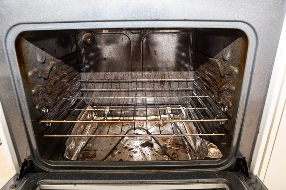Pulizia del forno senza fatica: 2 trucchi casalinghi infallibili con il limone