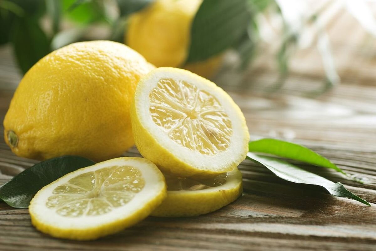 Pulizia del forno senza fatica: 2 trucchi casalinghi infallibili con il limone