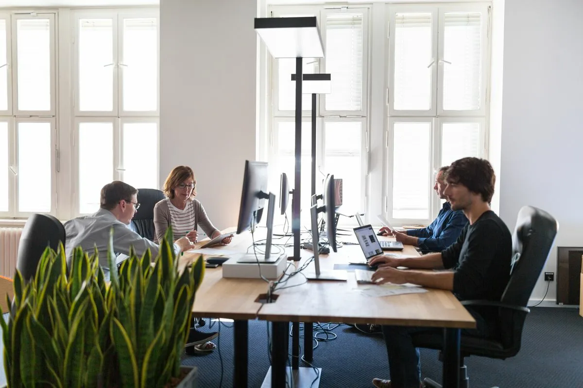 Cosa Succede se in Ufficio Smettiamo Tutti di Sorridere