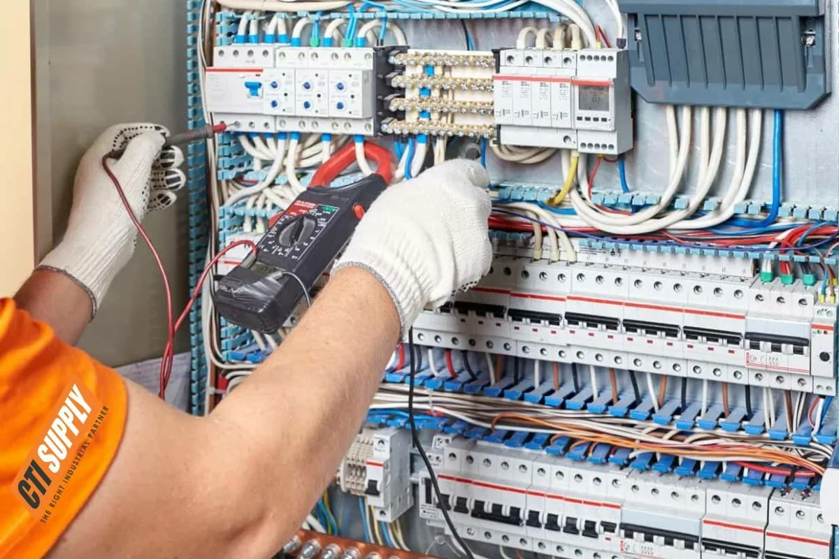 Segnali che il Tuo Impianto Elettrico è Pericoloso